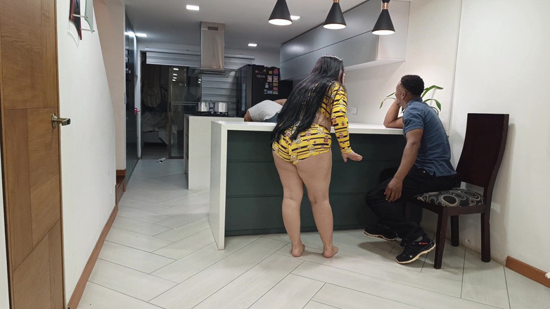 Rioc69: Ich Ficke Die Frau Meines Besten Freundes, Während Er Für...