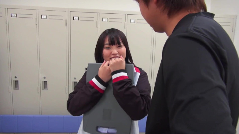 Caribbeancom: สาวเอเชียตัวเล็กน่ารักโดนเย็ดในห้อง locker