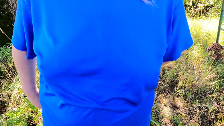 Bouncy Tits Action: Fais haut ton t-shirt pour punir vos seins