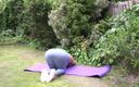 Aunt Judy&#039;s: Ajjdys - Bystiga blonda MILF Eva May - het yogaträning utomhus