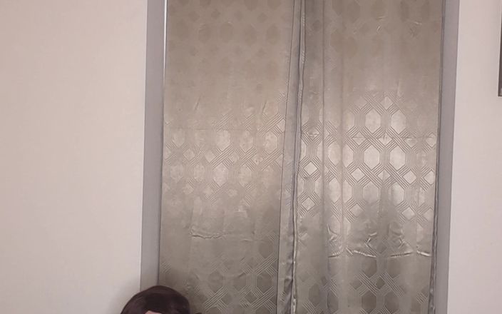 Sissy Candy: Lateks catsuit ve hizmetçi elbisesi kadın kılıklı kadın kılıklı dildolarla...