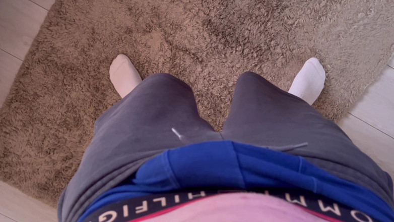 inbod: Hot Guy in White Socks Jerks off His Wet Cock...