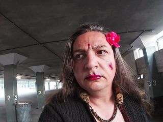 JonasBen: Tv mariquita trampa en el estacionamiento del centro comercial divertido...