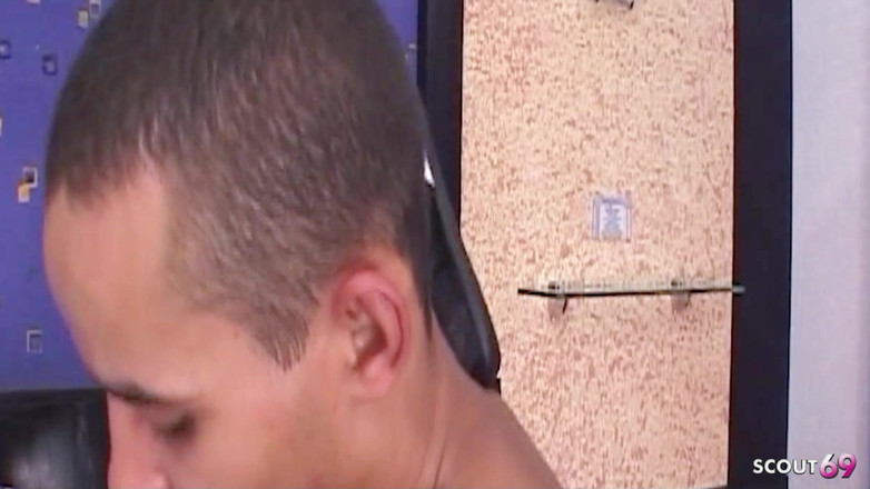 Shemale TS Collection: Blondă sexy cu țâțe mari are parte de un futai anal...