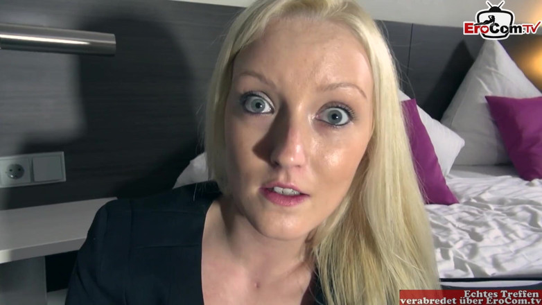 EroCom: Si blonde dalam pantyhose hitam dikongkek semua lubangnya