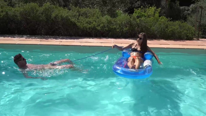 Kinky Mistresses: Swimming