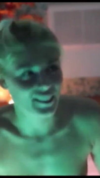 Sexig blondin i bastun
