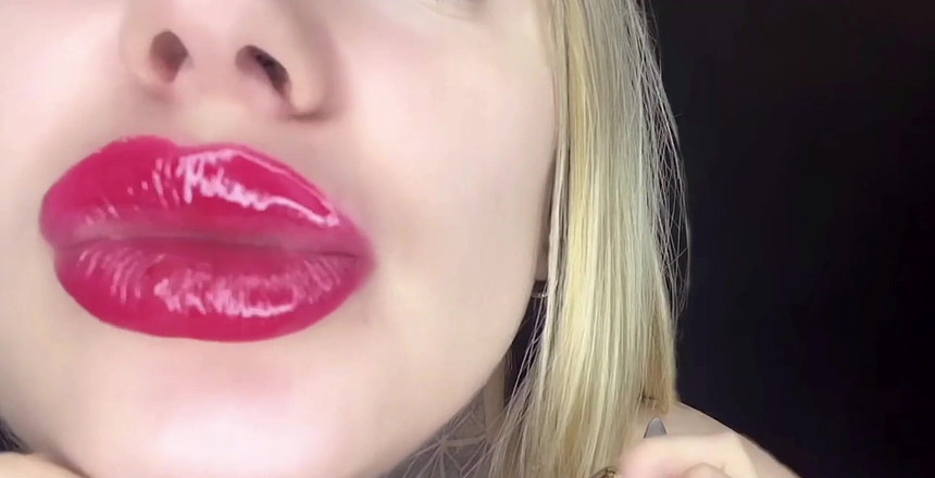 Goddess Misha Goldy: 私の唇に飢えたための毎日の修正!パート17 私の唇の力があなたの脳、コック、そして財布を覆うのは不可逆的です。あなたはSすることはできません