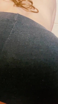 Ele tocou minha buceta até eu fazer xixi