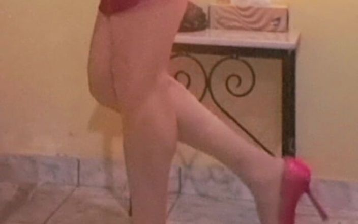 covo_sissy_cross: Tôi đang học cách đi bộ trong giày cao gót và tôi...