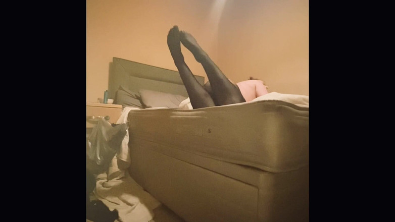 Ava Maxwell: Ava Maxwell neukt fantasie in een panty