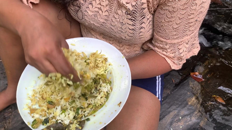 SL Gatissi studio: Cewek Sri Lanka di luar ruangan