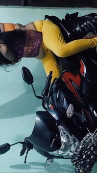 La madrastra sexy de Bhabhi follada en bicicleta