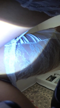 Saftiger Hintern auf einem Dildo