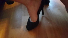 Milosbroz: Poco sperma sui miei nuovi tacchi