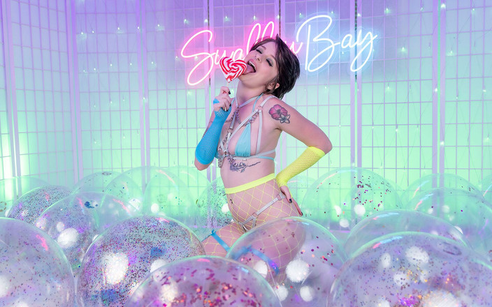 SwallowBay: 겸둥이 수줍은 배다른여부 Kitty Lynn 보지 삽입
