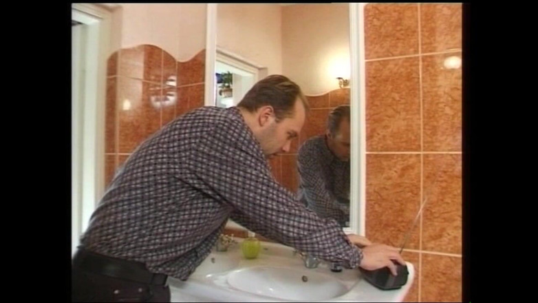 Deutschland porn: Bir erkek delisi büyük yaraklı bir yabancı tarafından mutlu bir şekilde...