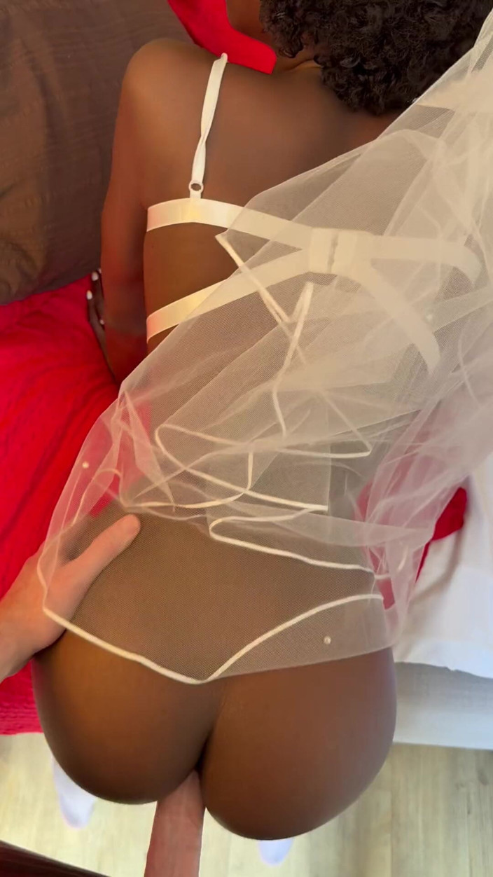 Missblackreey: Première nuit avec une femme noire toute menue