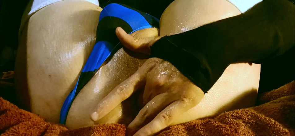 Raven LeSynn: 12 min oiled butt play with Raven LeTrap