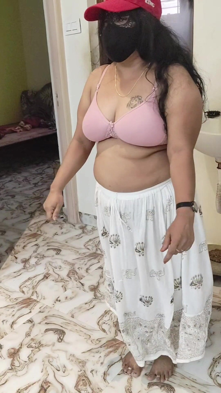 Thesana: ताश के पत्तों का खेल चार लोगों की चुदाई में बदल जाता है