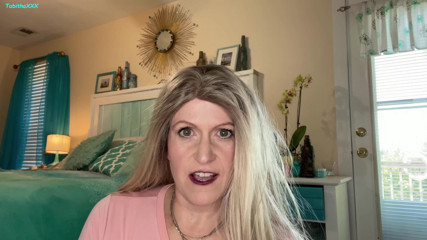 TabithaXXX: You can watch me dress pee pantyhose
