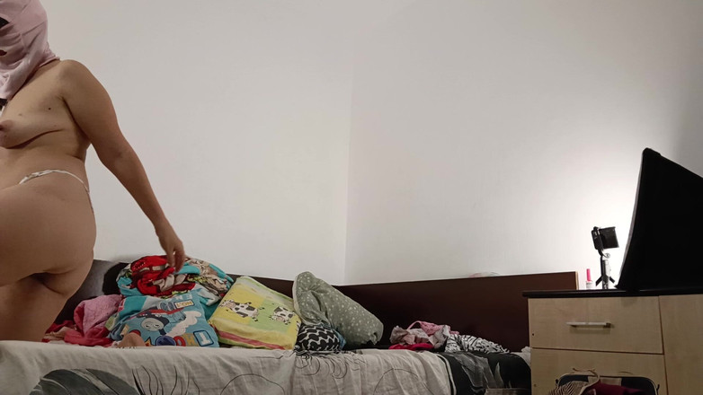 Amateur_MS: Sexy manželka cvičí doma nahá. Amatérská manželka masturbuje s prsty...