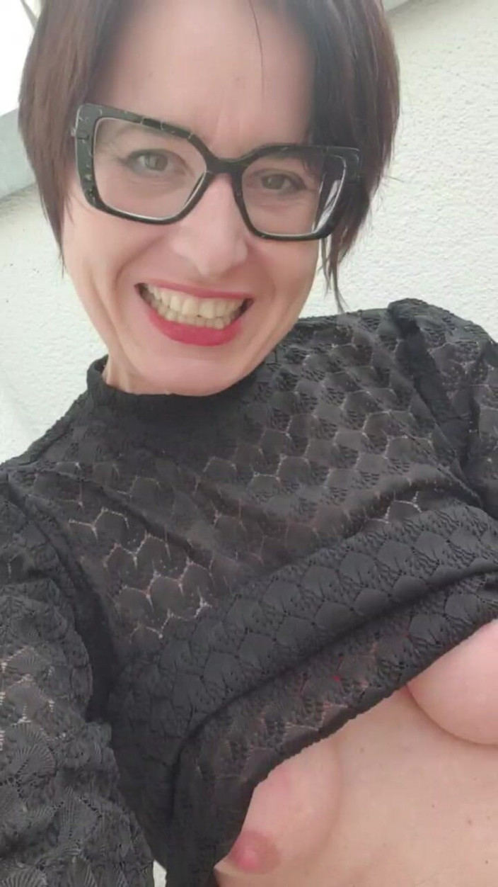 JulieEroticDress: आउटडोर शेर मरहम के साथ सीरप