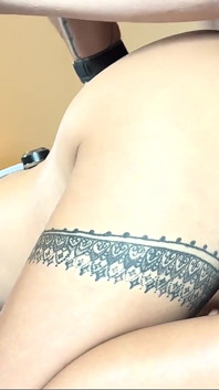 Una miLF filippina arrapata viene doppiamente penetrata dal papà e dalla sua macchina del sesso