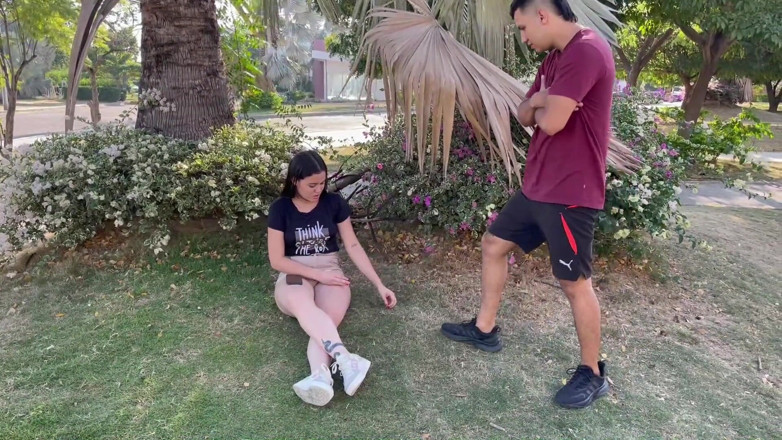 kathalina bronw: Saya keselesaan jiran kecil saya dengan kongkek pantat keras dan...