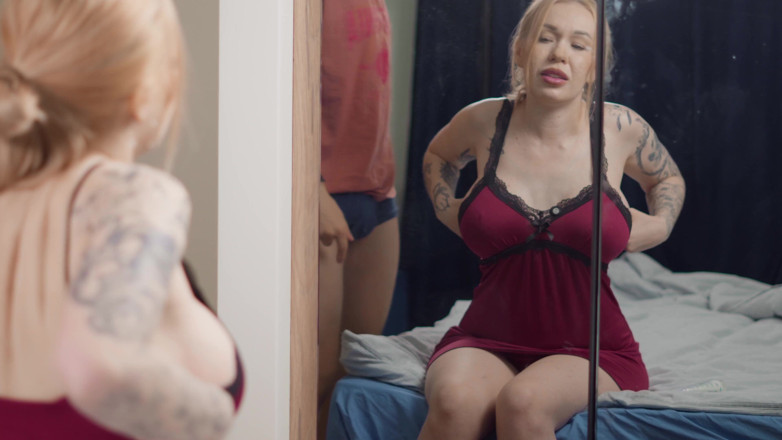 Toma Mur: 호텔 쉐어 침대 페팅에서 새엄마를 질싸하는 배다른 아들!