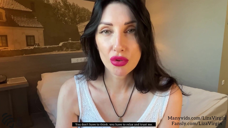 SaintVirginPro: O mamă sexy incitantă a supt pula iubitului fiicăi ei...