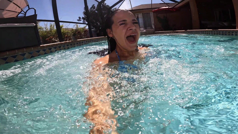 Evelin Stone: Deepend Underwater – Orgasme Melancap