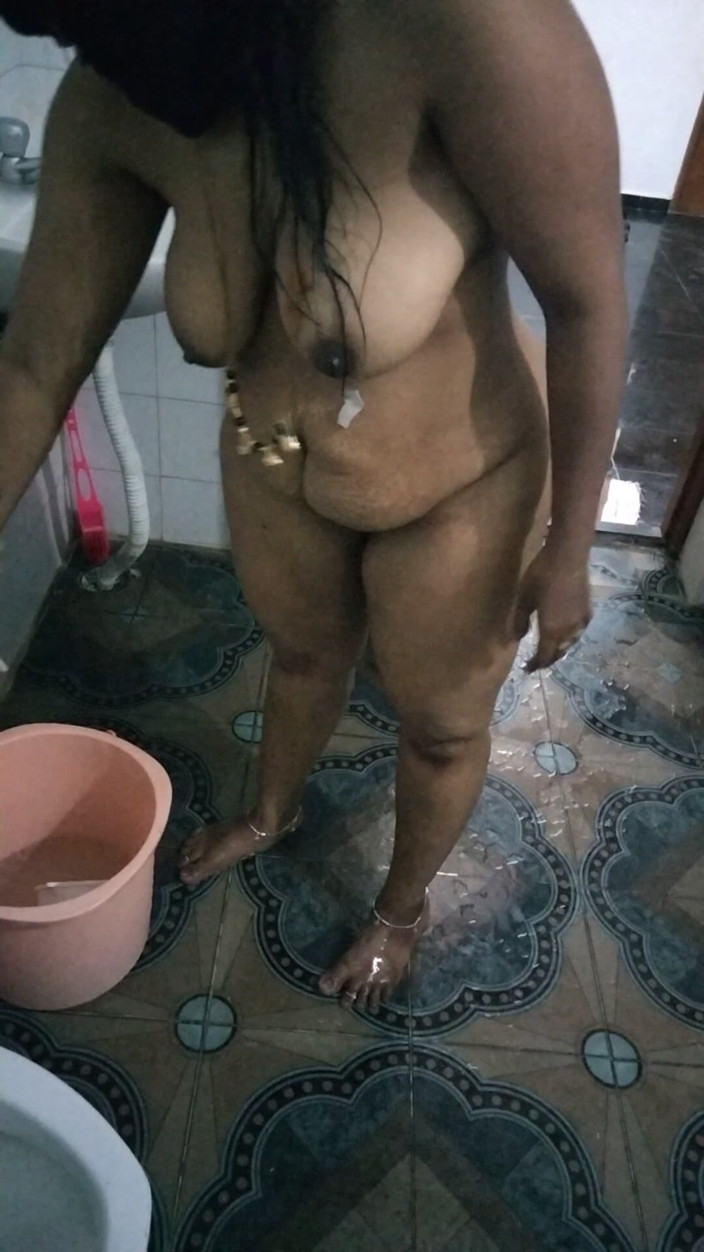 Tamil lesbian: Bathtub Hot Sex Tamil Couples