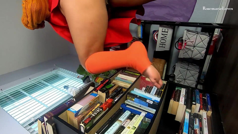 RosemarieLoves: Velma Mencari Petunjuk Sudut pandangan pertama di bawah skirt pepek...