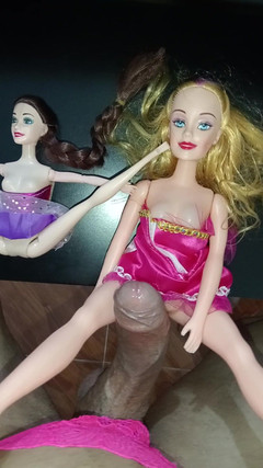 Rey rey: Lily和riley热辣顺从的女同性恋者操我的鸡巴，粗暴又快，粗暴性爱e周末