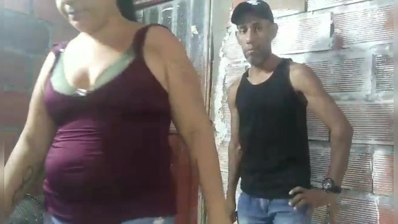 Adribella69: Adribella69 bir yabancıyla tanıştı ve bana zengin bir saksoyla biten...