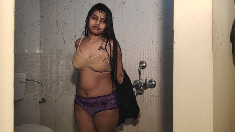 Alia Advani: Indian Adult Model Alia Advani Steamy Shower Show