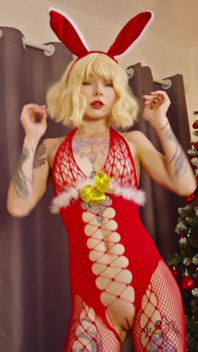 Ağacın Altında Seksi Noel Tavşanının Fişini Çek