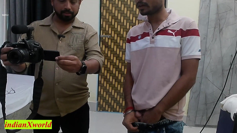 Indian Xshot: Krásná televizní moderátorka poprvé má sex ve třech! Nestříkej dovnitř