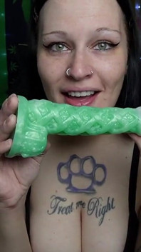Gothbunny, pipe avec et sans dentures