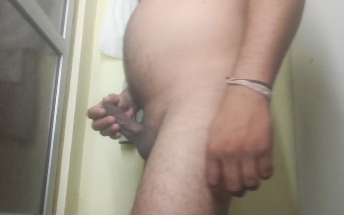 Deepak1989cage: Alguém inseriu seu pau no meu grande cu