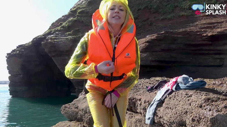 UKCuteGirl Lucy Lauren: Colete salva-vidas, Pvc e Neoprene encharcadas de sol e coragem