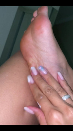 KiffaFeet: Pewnego dnia możesz pocierać stopy w moim czasie balsamu