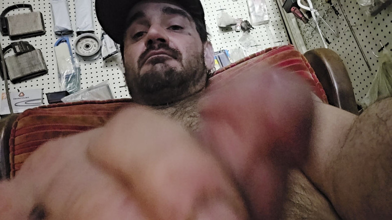 You wish I was: 倉庫小屋の暴行