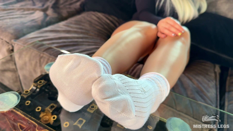 Mistress Legs: My Sunny Pantyhose Soles Teasing You on the Glass Table