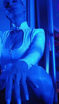 Dewi Eva Lateks Domina Femdom – Mainan Fetish Solo Mengongkek BDSM Kasut Tumit PVC – MILF pantat besar