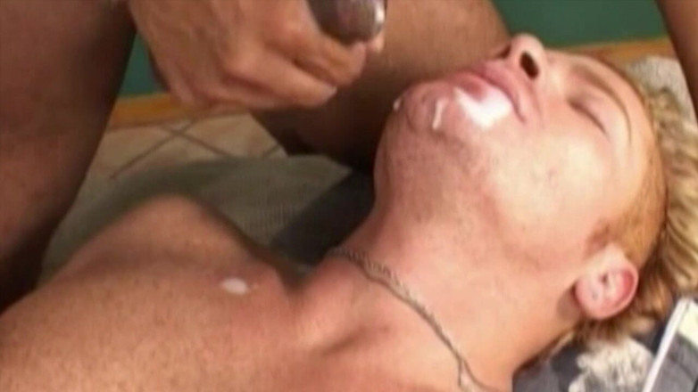 Bareback porn made in France: Blond knullad i arab ptoe