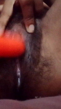 Hete Indische pornoster wil een nieuwe vriend voor harde seks