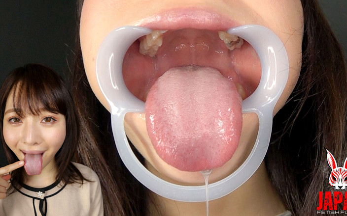 Japan Fetish Fusion: Mai Imai plní sklenici kapajícími slinami v POV, zatímco vám...