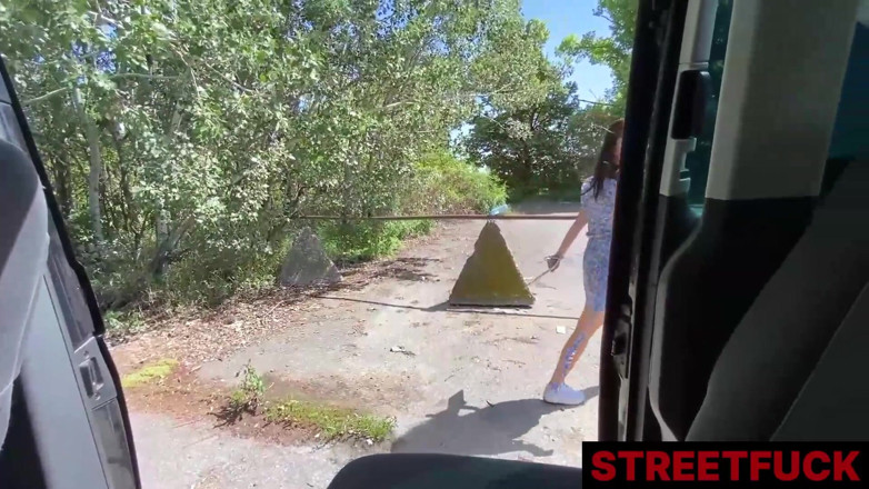 STREETFUCK: Straßenfick Kleine caprice fickt einen fremden